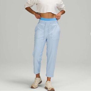 Lululemon Beyond the Studio Crop pants in blue linen 25” 4